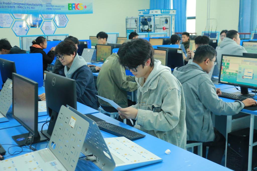 科技競技展風(fēng)采，產(chǎn)教融合育新才——2025年金磚國家職業(yè)技能大賽“智能電子產(chǎn)品設(shè)計與制作”賽項山東省選拔賽圓滿落幕